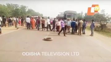 ୨ ଛାତ୍ରୀଙ୍କ ଉପରେ ମାଡ଼ିଗଲା ଟ୍ରକ