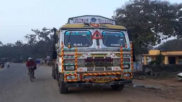 ଅସ୍ଥାୟୀ ଦୋକାନୀଙ୍କ ଉପରେ ମାଡ଼ିଗଲା ଟ୍ରକ୍