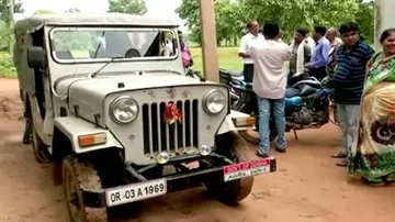 ଅନ୍‌ଫିଟ୍ ଗାଡ଼ିରେ ସରକାରୀ ବାବୁ, ଟ୍ରାଫିକ ନିୟମକୁ ଫୁ