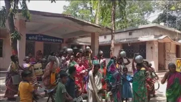 ପାଣି ପାଇଁ ବିଡିଓଙ୍କୁ ଘେରିଲେ ଲୋକେ