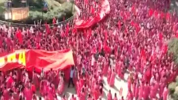 ଗୋଲାପୀ ରଙ୍ଗରେ ରଙ୍ଗେଇ ହେଲା ବେଙ୍ଗାଲୁରୁ …