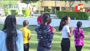 ସାବଧାନ୍ ହେଇଯା ଆମେ ସେଲ୍ଫ ଡିଫେନ୍ସ ଟ୍ରେନିଂ ନେଉଛୁ