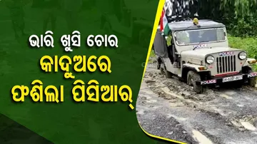 News Fuse | Police vehicle stuck in mud due too poor road condition