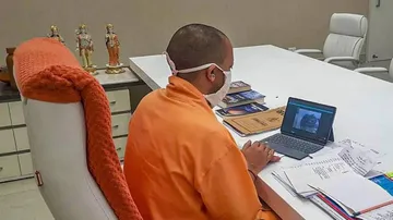 ମୁଖ୍ୟମନ୍ତ୍ରୀଙ୍କ ପ୍ରତିଶ୍ରୁତିରେ ମୁଁ ସନ୍ତୁଷ୍ଟ, ଏଥିପାଇଁ କାହାର ଧାରଣା ଦେବା ଆବଶ୍ୟକ ନାହିଁ: ହାଥରସ ପୀଡ଼ିତାଙ୍କ ବାପା