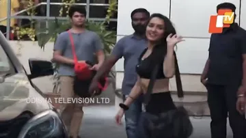 ଡ୍ୟାନ୍ସ କ୍ଲାସ୍‌ ବାହାରେ ଦେଖାଦେଲେ ଅଭିନେତ୍ରୀ ଶ୍ରଦ୍ଧା କପୁର୍‌