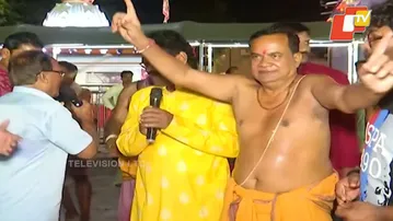 Thousands Gather to See Maa Samaleswari’s Rajarajeshwari Besha