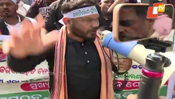 Navanirman Krushak Sangha Gherao Minister’s Residence in Capital Over PUC Issue