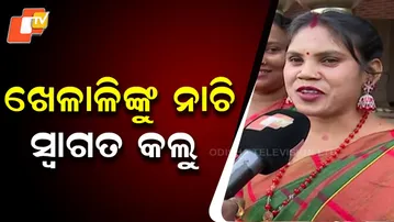 Adivasi Santali Dance Welcomes India–SA Players for Barabati T20