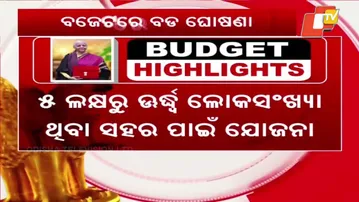 Economist Calls for Universal Insurance Coverage, Focus on Rural Awareness