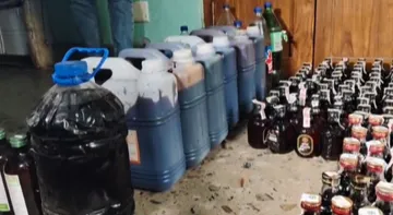 In a significant crackdown ahead of the festive season, Angul Police raided and seized an illegal foreign liquor manufacturing unit on Thursday.