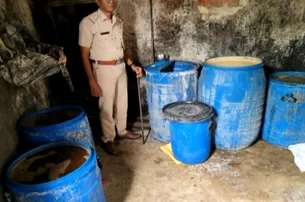 Illegal liquor unit busted in Bhubaneswar