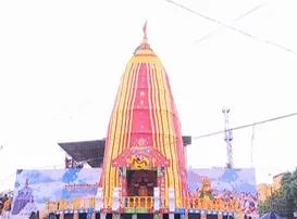 Bhubaneswar’s unique Nandighosha chariot-themed pandal steals the show this Durga Puja!