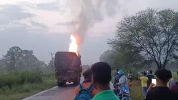 Truck carrying household goods catches fire on NH-353 near Odisha’s Nuapada; crew escapes narrowly