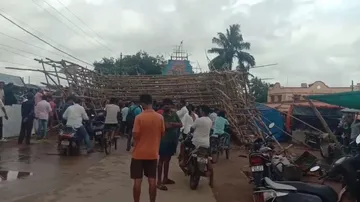 A massive light gate erected for Durga Puja at Balikuda market in Jagatsinghpur gave way amid strong winds and heavy rainfall on Thursday morning, leaving two people seriously injured