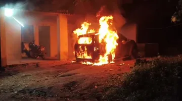 Miscreants lock security guards, set businessman’s car on fire in Odisha’s Jharsuguda