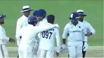 Prithvi Shaw loses cool, swings bat at Musheer Khan