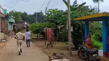 Miscreants posing as Maoists loot gold and cash worth Rs 8 lakh in Odisha's Nayagarh