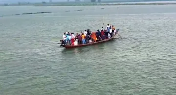 Boat carrying around 40 passengers stranded in Chilika Lake due to mechanical failure
