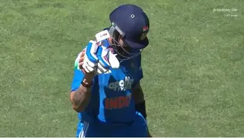 Virat Kohli waving goodbye to the Adelaide crowd