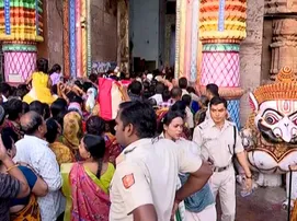 Heavy rush of devotees at Puri Srimandir