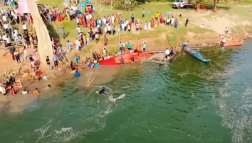Boat carrying Kartik Purnima pilgrims capsizes in Mahanadi, timely rescue averts major disaster