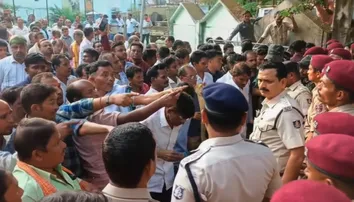 Tension erupts in Bargarh as farmers clash with police over paddy registration