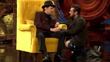 Salman Khan calls Dharmendra his ‘father’! Watch viral clips that prove their heartfelt bond