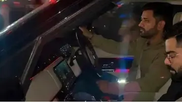 MS Dhoni drops Virat Kohli in personal car