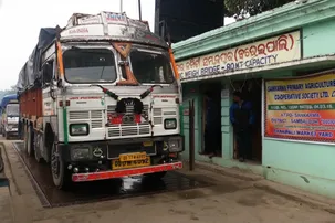 Paddy procurement resumes in Sambalpur after deadlock with millers