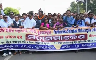 Odisha primary teachers stage massive protest outside Assembly