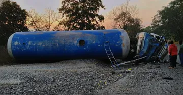 Gas tanker overturns on Banjari Ghat in Kalahandi, vehicular movement affected