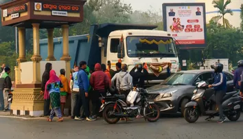 Road accident in Bhubaneswar: Truck rams car near Kalinga Stadium, drags it 20 metres