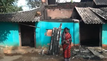 Man sets house on fire to kill wife! Lucky woman escapes death, house reduced to ashes