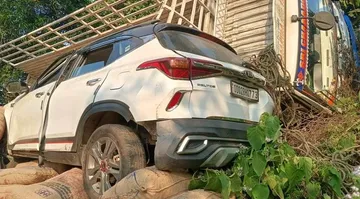 Truck overturns on car at Taptapani Ghat in Odisha, driver trapped