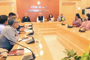 Outgoing Chief Secretary Manoj Ahuja holds final Secretaries’ meeting ahead of retirement