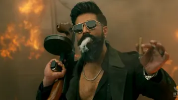 ‘Daddy is home!’ Yash finally arrives as Raya with raw swag in Toxic, watch