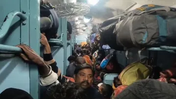 Migrant labourers packed like cattle in train