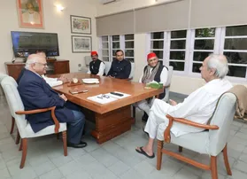 Samajwadi Party chief Akhilesh Yadav meets Naveen Patnaik in Bhubaneswar