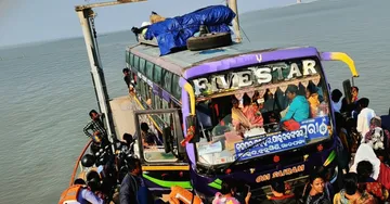 Floating bridge vessel with 70 passengers gets stranded in Chilika