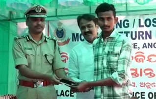 Angul Police return 230 lost, stolen mobile phones valued at around Rs 40 lakh