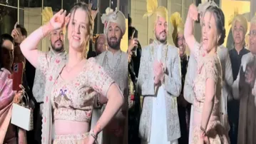 Foreigner bhabhi steals the show