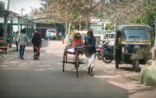 Over 300-km journey for treatment! 75-year-old Odisha man pulls wife on trolley-rickshaw