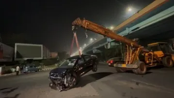 Car rams into Police patrolling van in Bhubaneswar