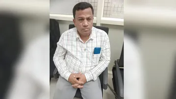 TPSODL Junior Engineer and his associate held by Vigilance