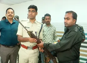 Hardcore Maoist with Rs 21 lakh reward surrenders before Malkangiri SP