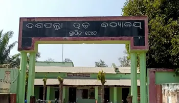 2 Class VII students in Odisha arrive in school drunk & fall unconscious!