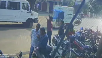 Speeding van rams into e-auto in Bhubaneswar