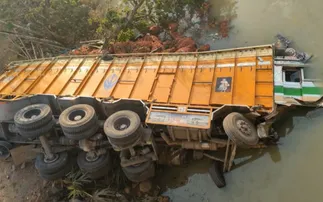 Ginger-laden truck worth lakhs overturns in Balasore