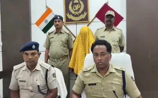 Midnight firing near Hanuman Temple in Bhawanipatna; youth arrested, two pistols seized