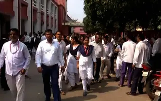 Lawyers block NH in Puri